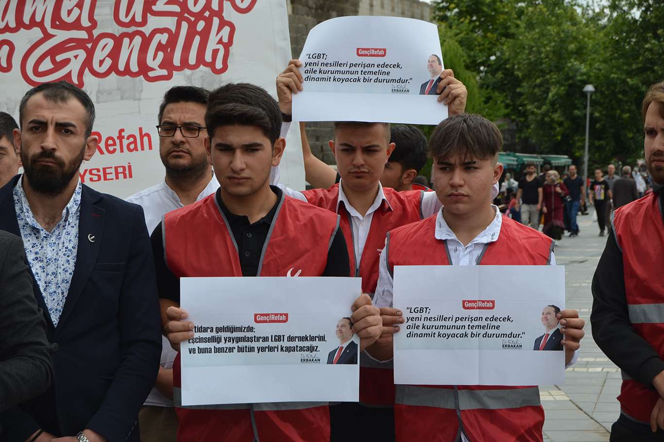 Yeniden Refah Partisi Kayseri İl Gençlik Kolları: “LGBT’nin her alanda karşısında duracağız”